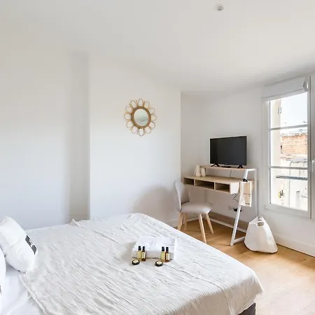 Apartment Unique Design Style Downtown Bordeaux
